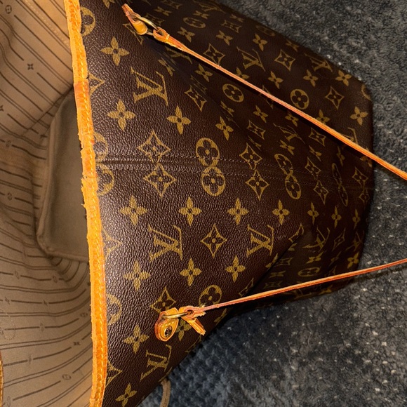 Louis Vuitton Neverfull GM Tote Bag - Picture 11 of 14